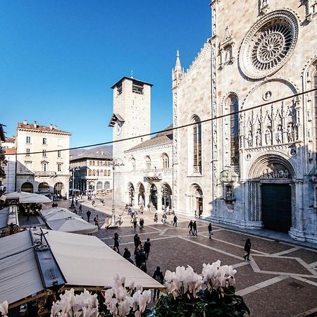 La Finestra Sul Duomo - The House Of Travelers Apartment Como Exterior photo