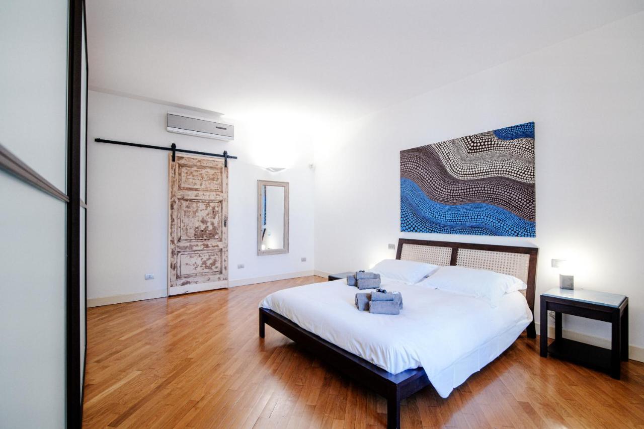 La Finestra Sul Duomo - The House Of Travelers Apartment Como Exterior photo