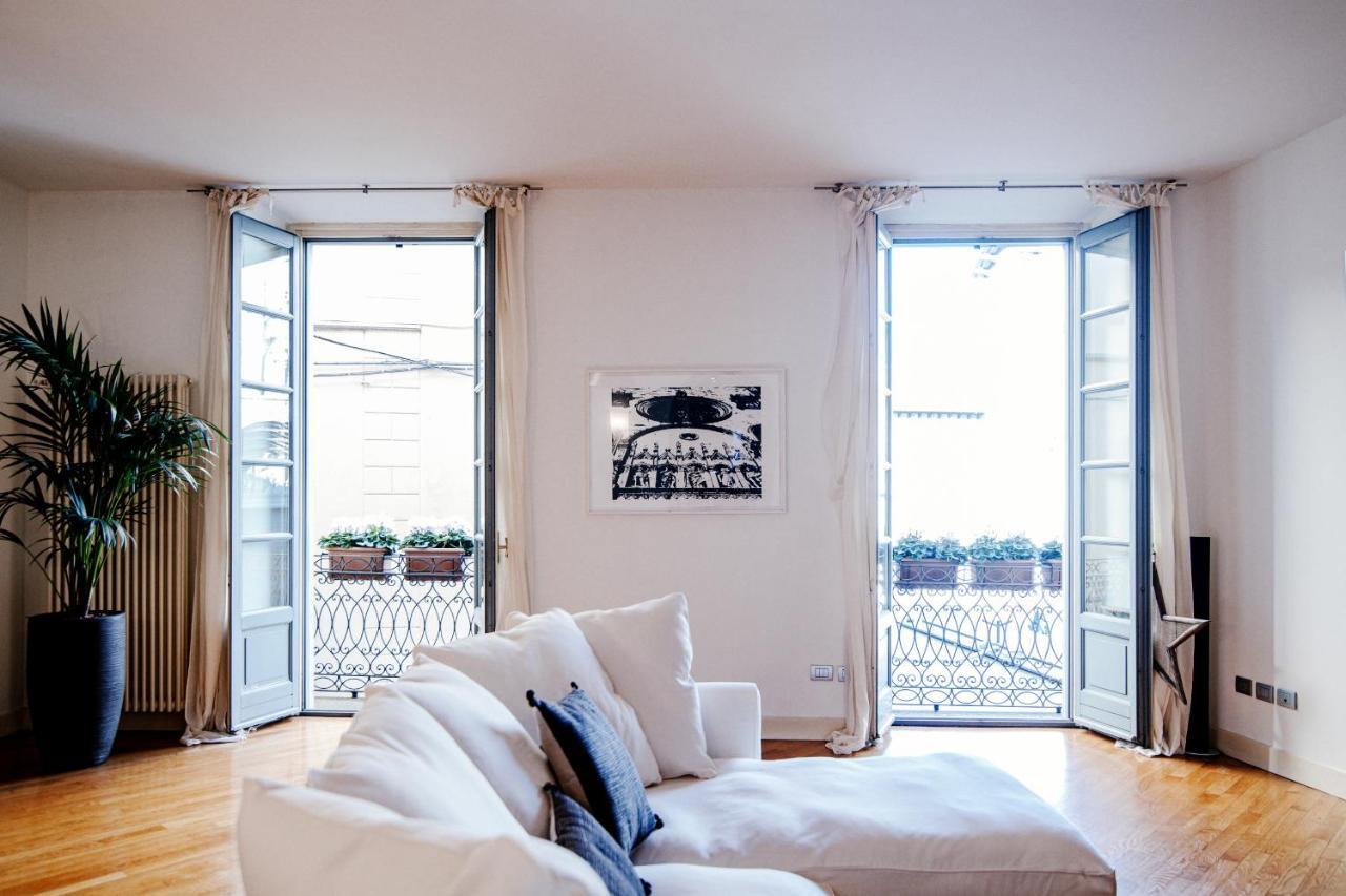 La Finestra Sul Duomo - The House Of Travelers Apartment Como Exterior photo