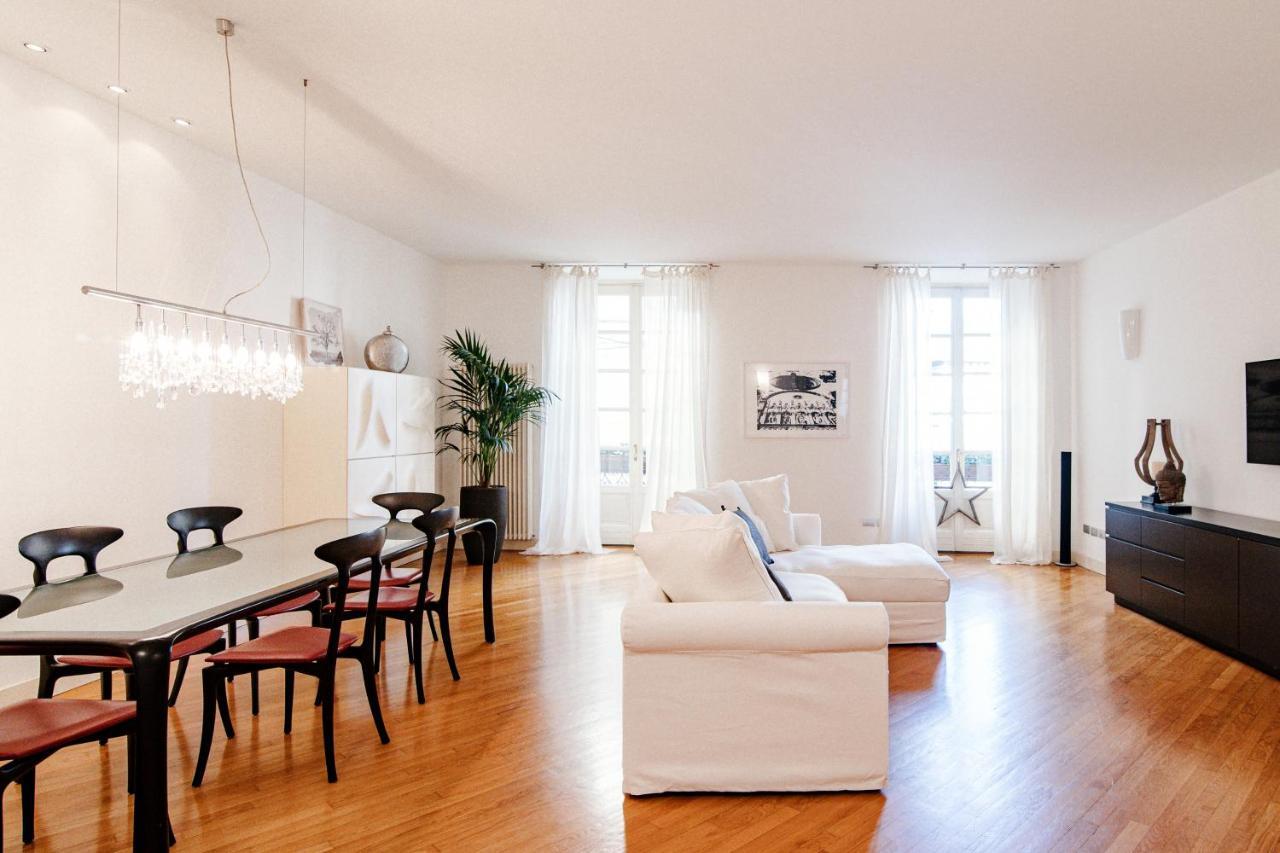 La Finestra Sul Duomo - The House Of Travelers Apartment Como Exterior photo