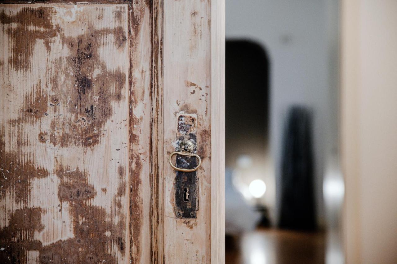 La Finestra Sul Duomo - The House Of Travelers Apartment Como Exterior photo
