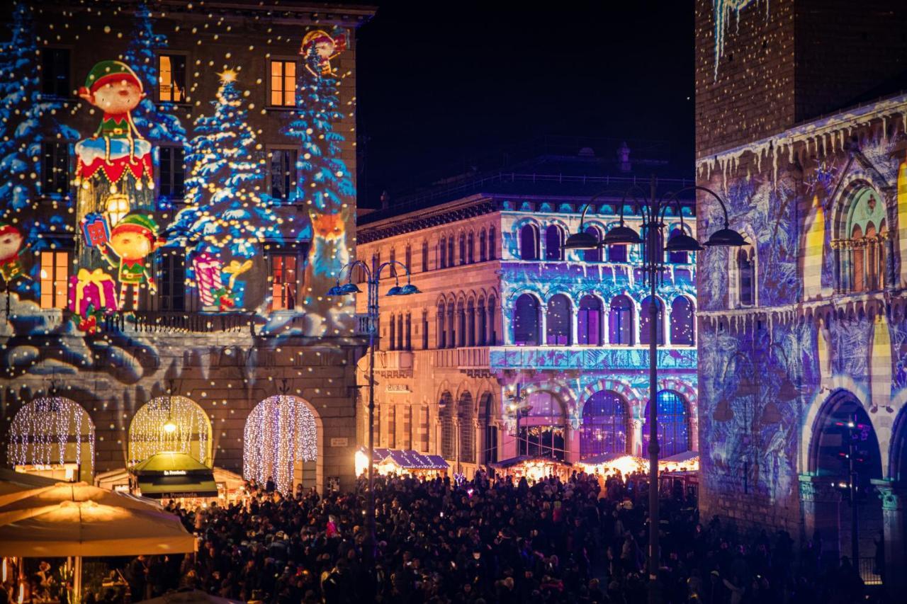 La Finestra Sul Duomo - The House Of Travelers Apartment Como Exterior photo
