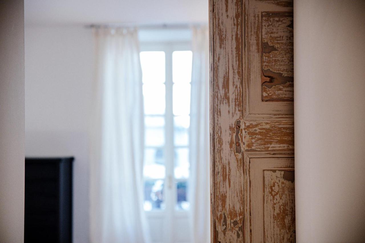 La Finestra Sul Duomo - The House Of Travelers Apartment Como Exterior photo
