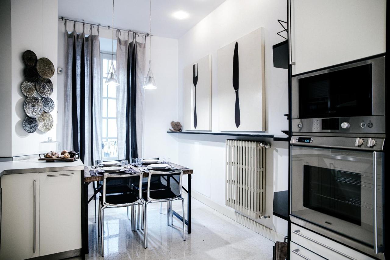 La Finestra Sul Duomo - The House Of Travelers Apartment Como Exterior photo