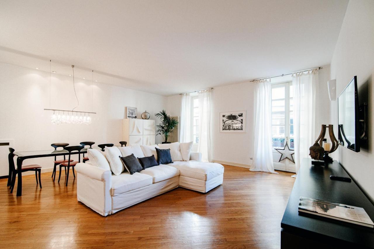 La Finestra Sul Duomo - The House Of Travelers Apartment Como Exterior photo