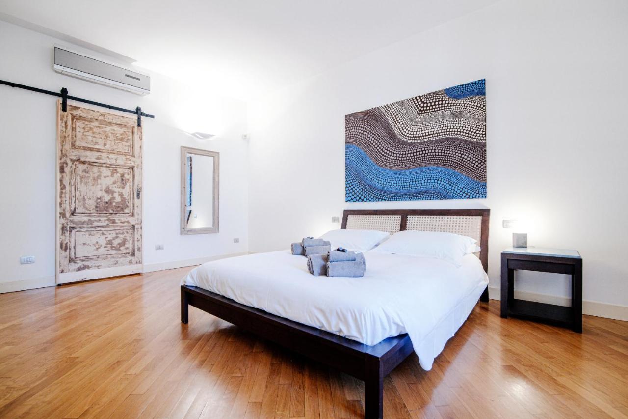La Finestra Sul Duomo - The House Of Travelers Apartment Como Exterior photo