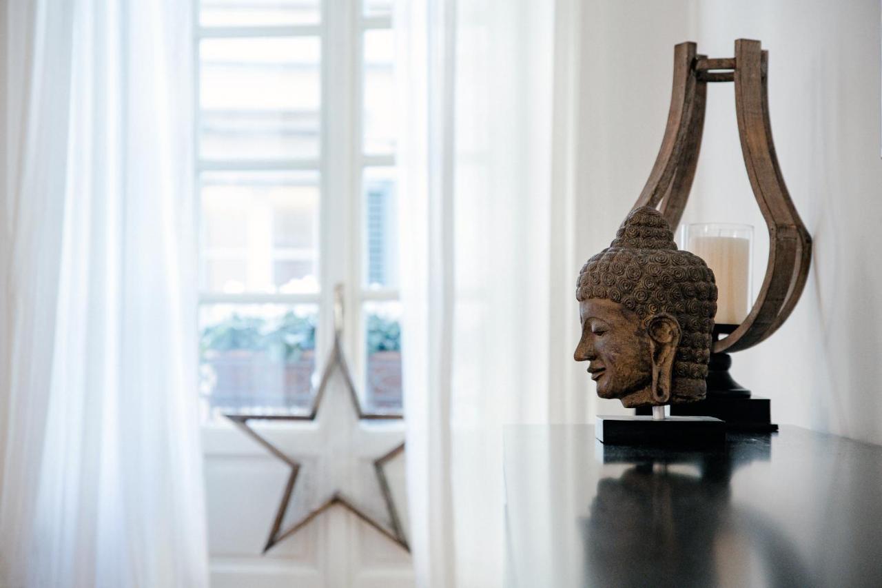 La Finestra Sul Duomo - The House Of Travelers Apartment Como Exterior photo